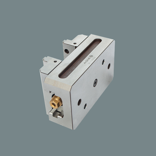 L130 Self centering vise-3A-110086